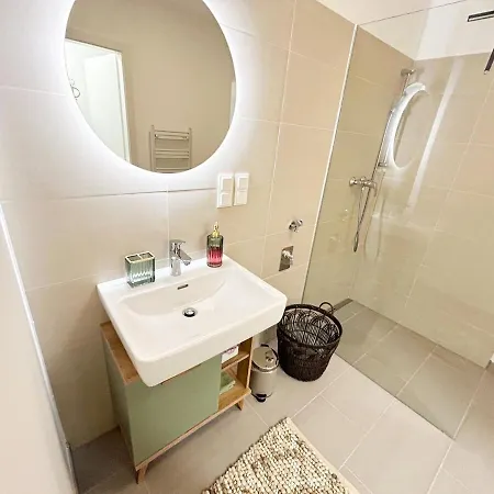 Zentrale Business- Und Familienwohnung Naehe Wien *