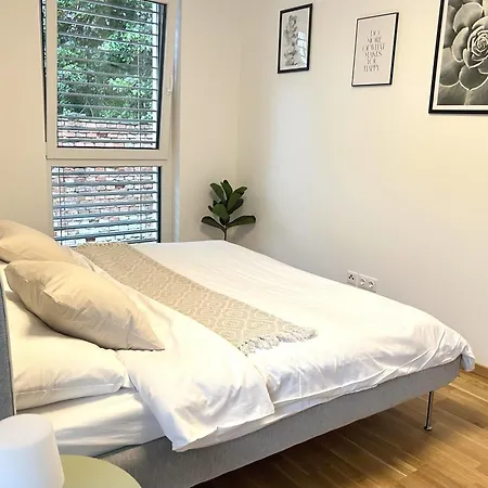 Zentrale Business- Und Familienwohnung Naehe Wien 公寓 *